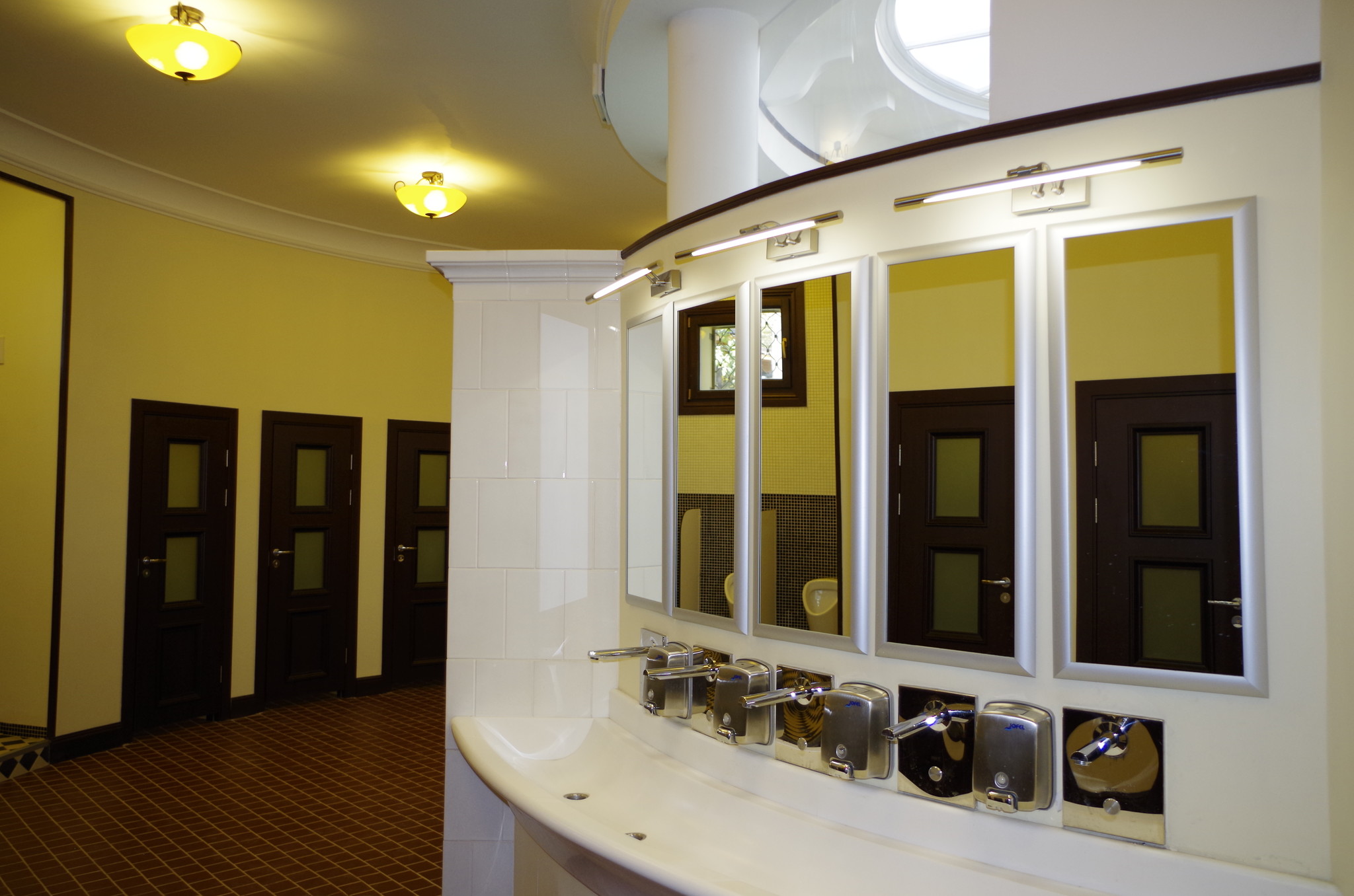 Архитектура по нужде: несколько оригинальных туалетов